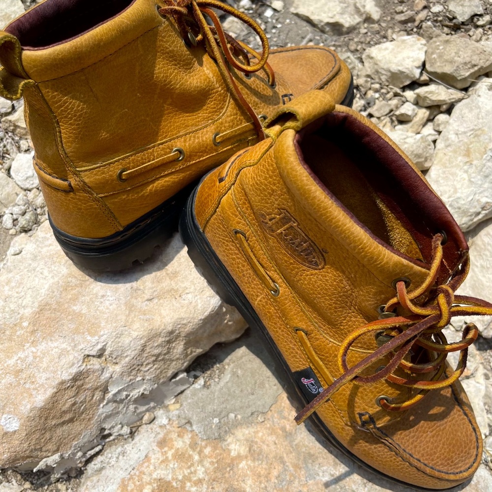 Womens Justin Chukkas leather lace up boot.